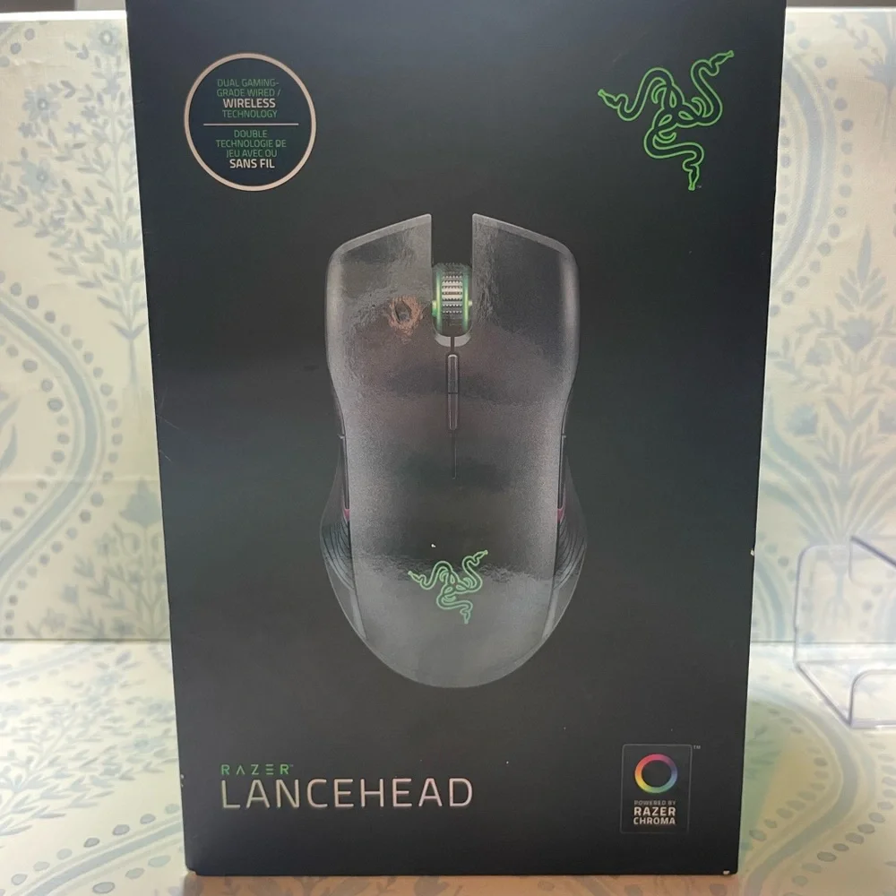 Razer Black Mouse with Vibrant Green Accents - Picture 8 of 9